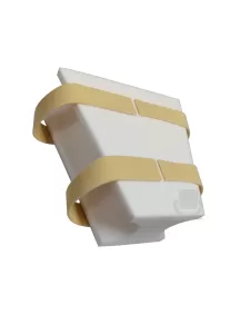 El Taco Abductor de Cadera ORTOTEX MEDICAL (Ref. 24332) es un dispositivo esencial para aquellos que necesitan mantener una postura específica durante el descanso o el sueño. Este producto se coloca entre los muslos del usuario y se asegura con unas cinchas de velour, lo que garantiza que las piernas se mantengan en la posición deseada. Este taco abductor está especialmente diseñado para proporcionar comodidad y soporte, ayudando a prevenir la rotación interna de las caderas y manteniendo las piernas en una posición óptima.